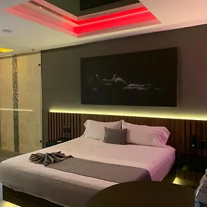  Motel Roxy
